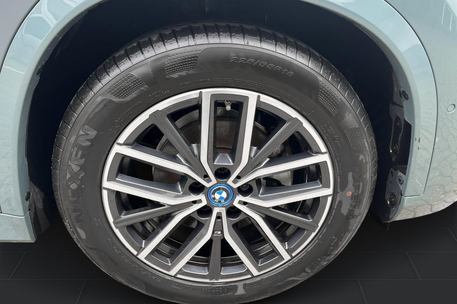 Grøn BMW iX1 fra 2024
