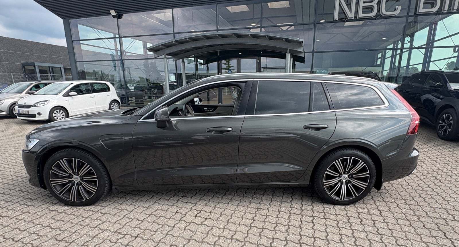 Grøn Volvo V60 fra 2022