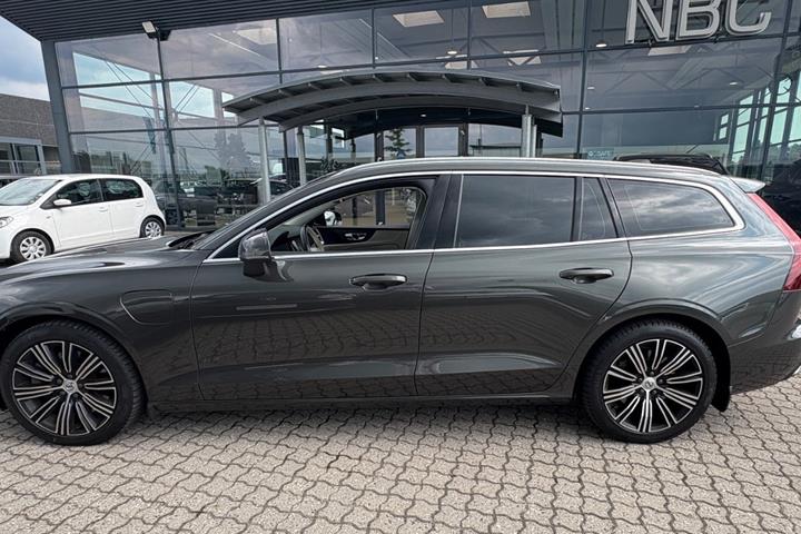 Grøn Volvo V60 fra 2022
