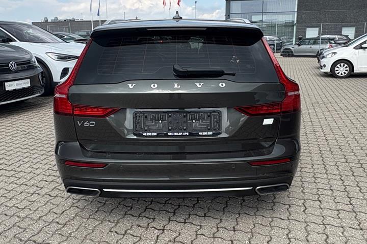 Grøn Volvo V60 fra 2022