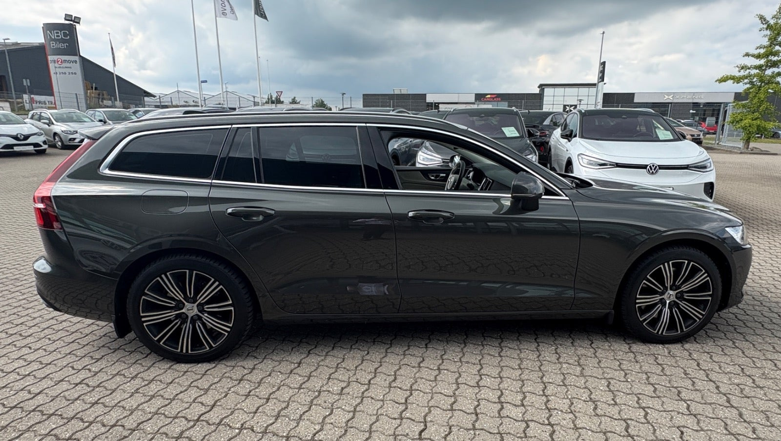 Grøn Volvo V60 fra 2022