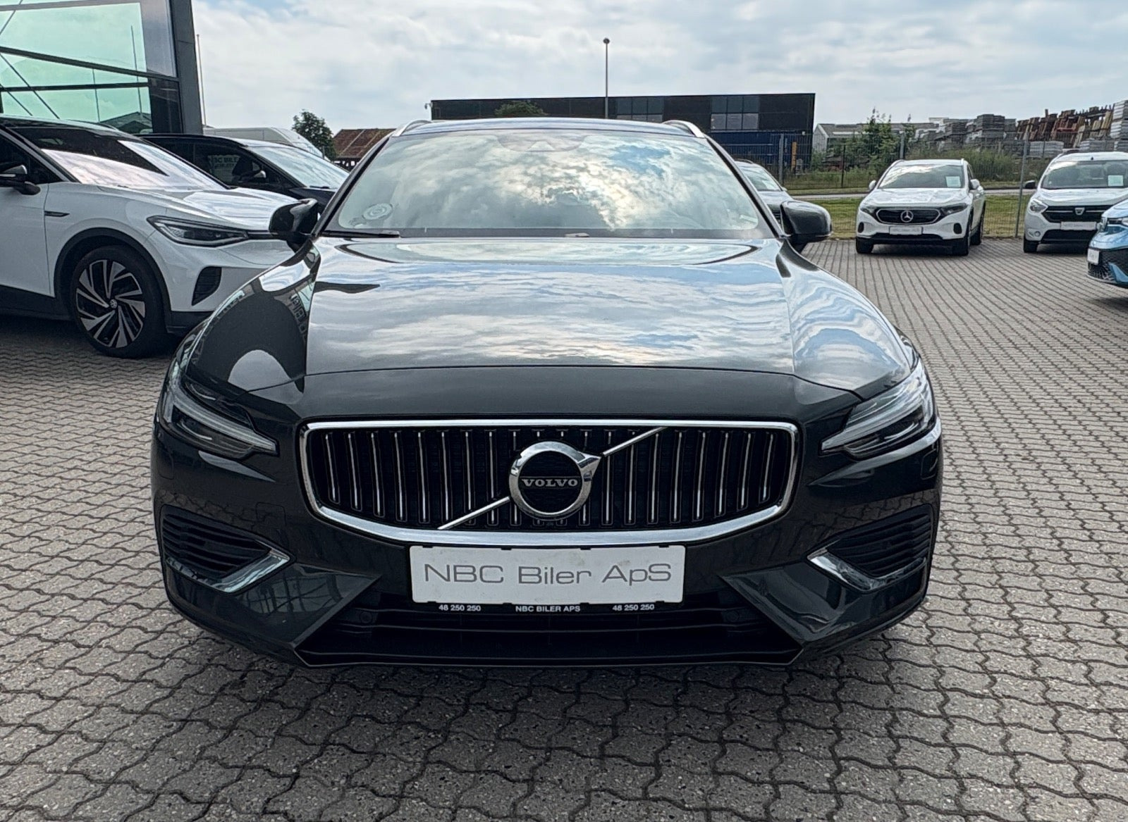 Grøn Volvo V60 fra 2022