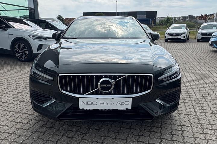 Grøn Volvo V60 fra 2022
