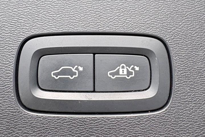 Grøn Volvo V60 fra 2022
