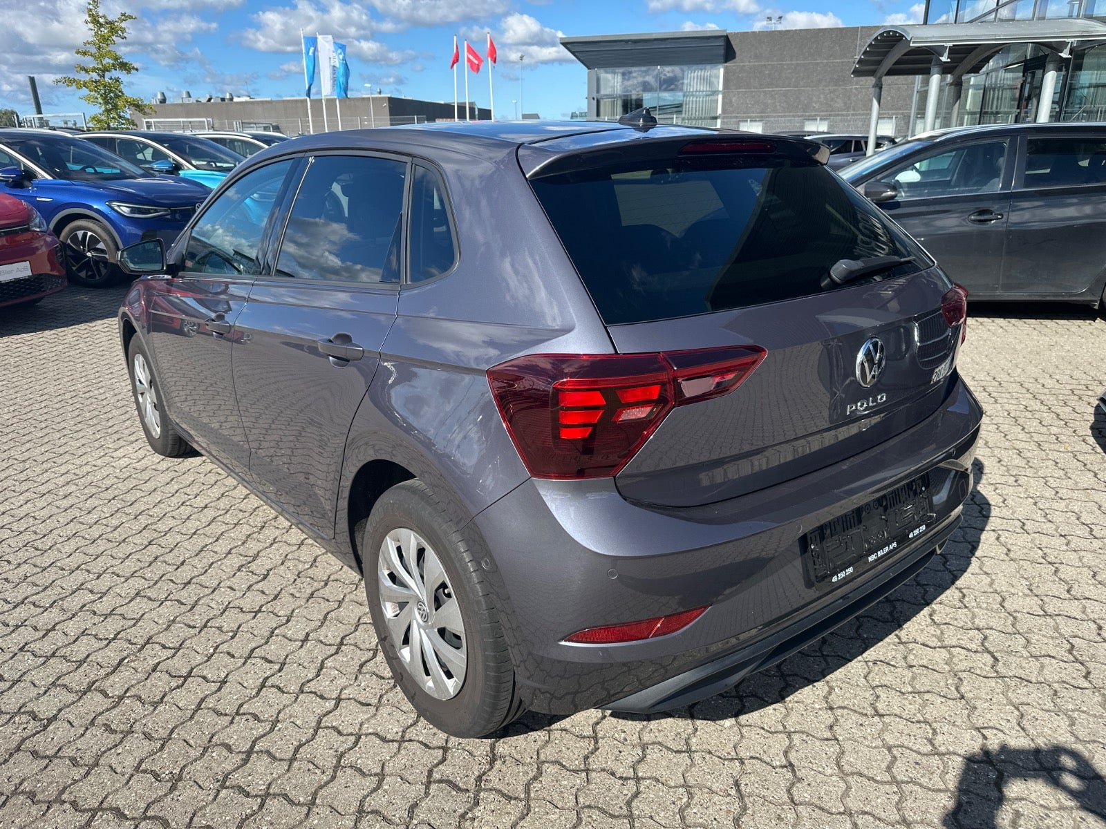 Grå VW Polo fra 2023