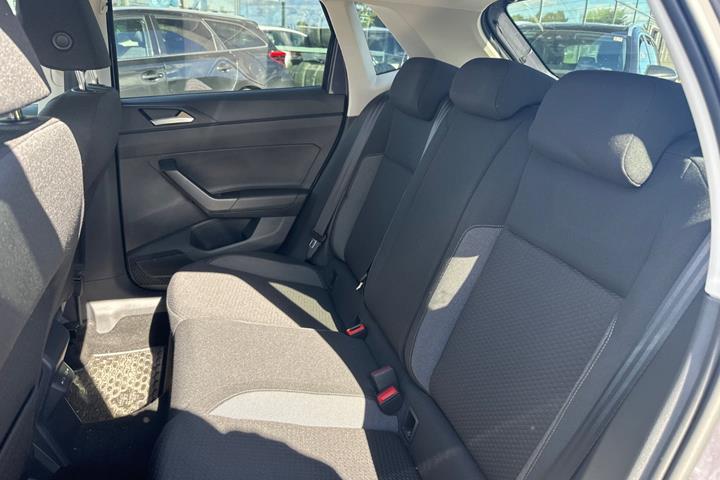 Grå VW Polo fra 2023