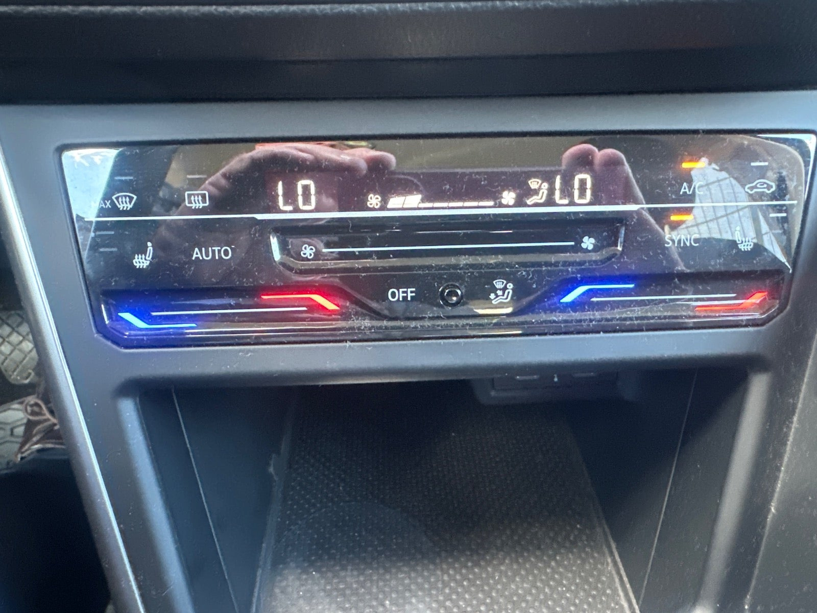 Grå VW Polo fra 2023