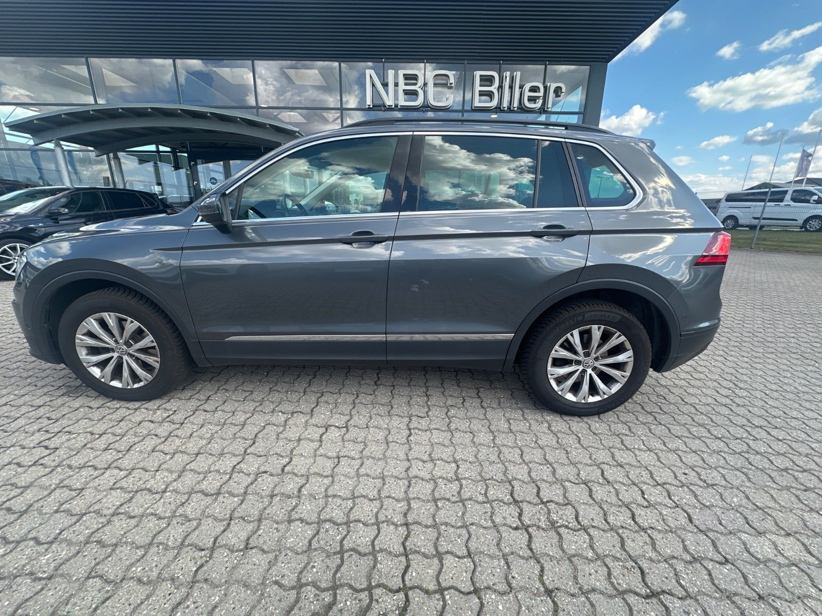 Grå VW Tiguan fra 2018