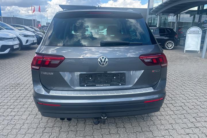 Grå VW Tiguan fra 2018