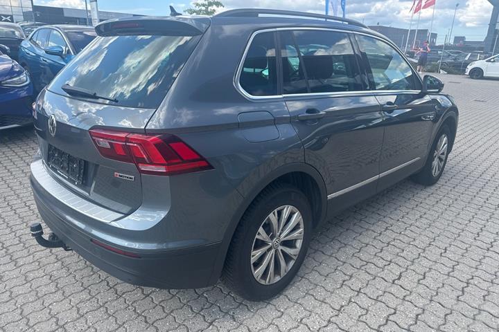 Grå VW Tiguan fra 2018