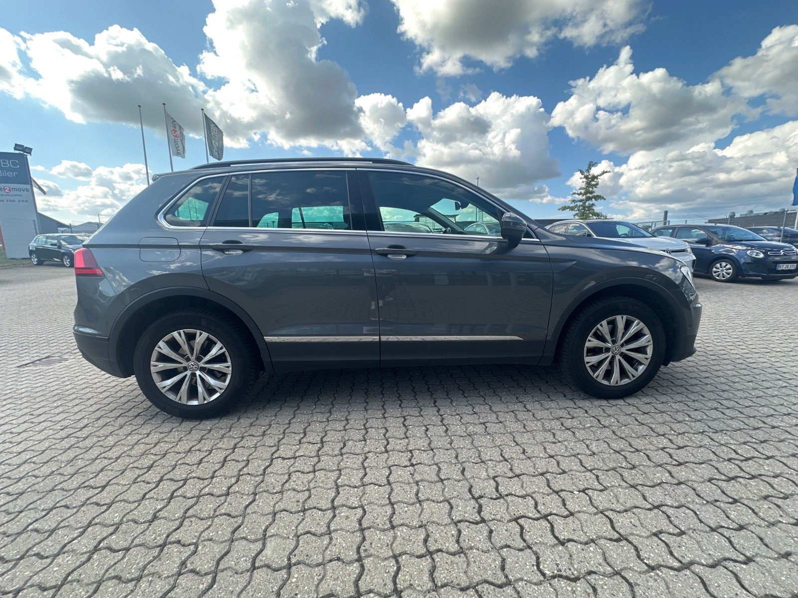 Grå VW Tiguan fra 2018
