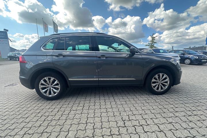 Grå VW Tiguan fra 2018