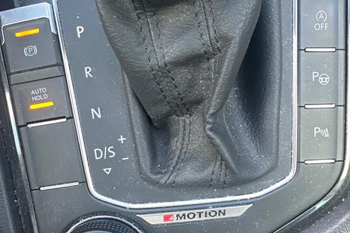 Grå VW Tiguan fra 2018