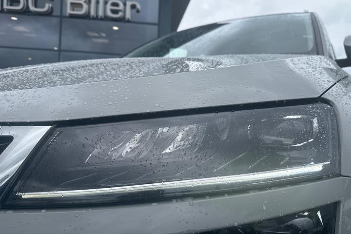 Grå Skoda Karoq fra 2019