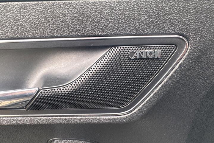 Grå Skoda Karoq fra 2019