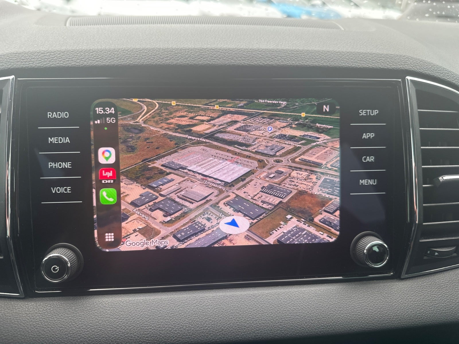 Grå Skoda Karoq fra 2019