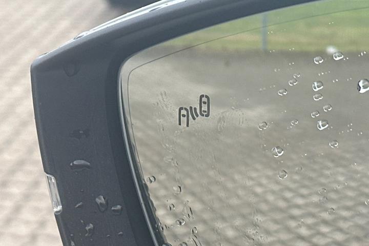 Grå Skoda Karoq fra 2019
