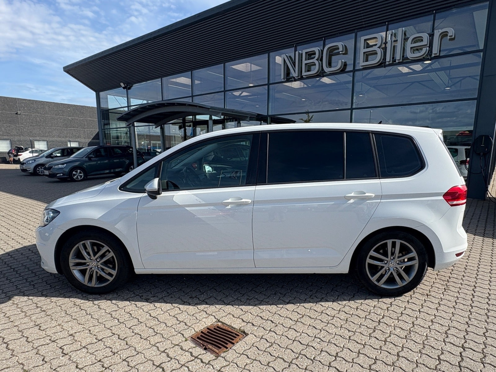 Hvid VW Touran fra 2018