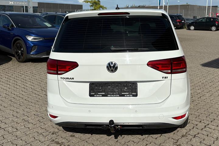 Hvid VW Touran fra 2018