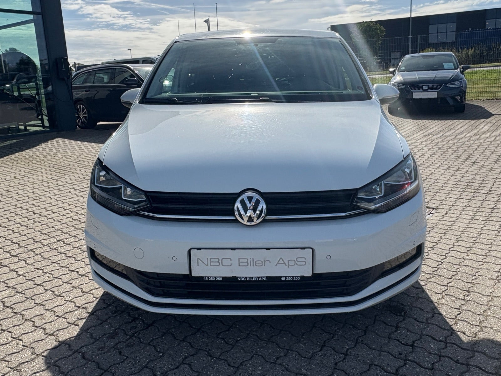 Hvid VW Touran fra 2018