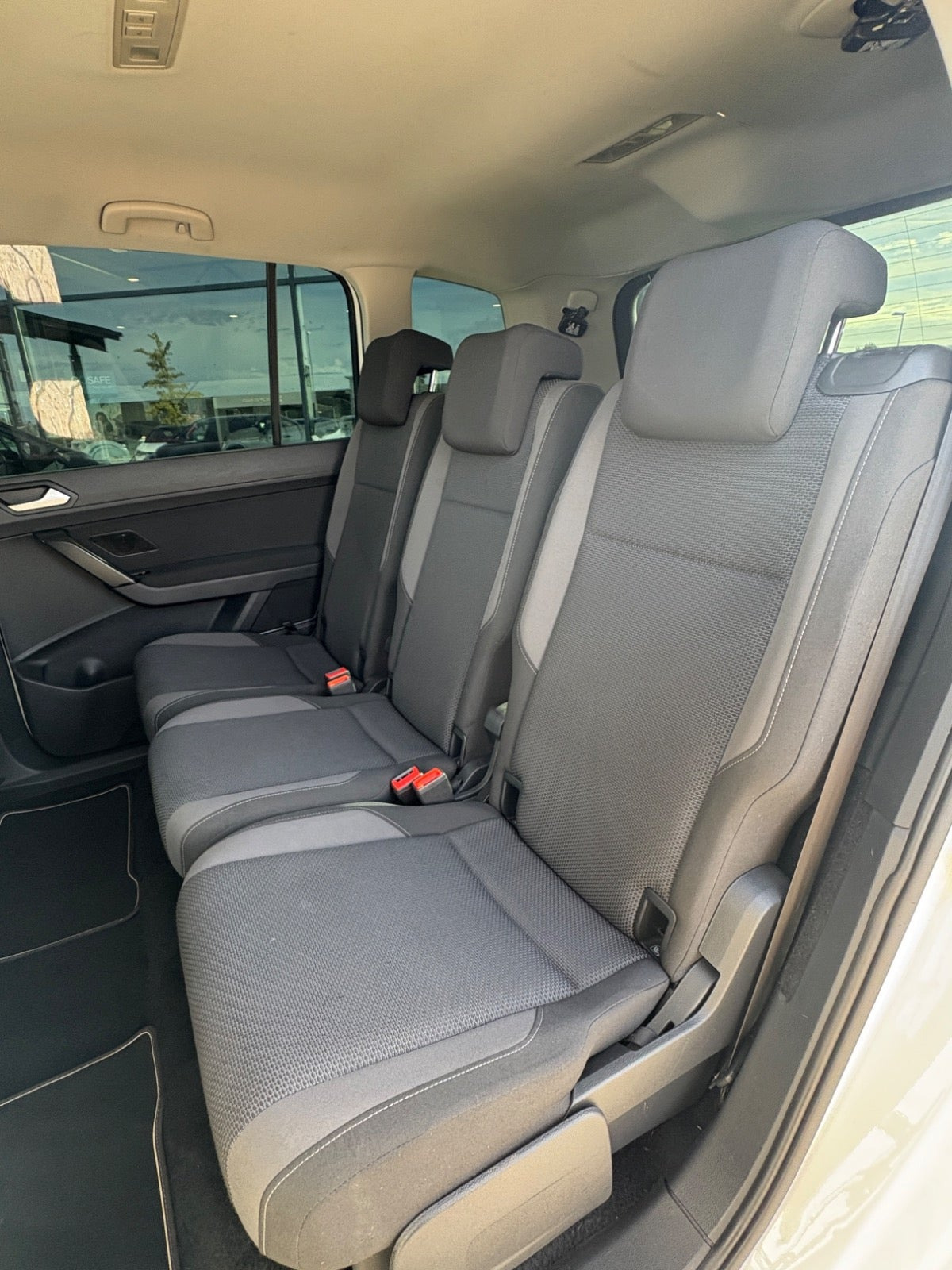 Hvid VW Touran fra 2018