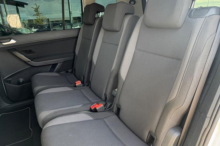 Hvid VW Touran fra 2018