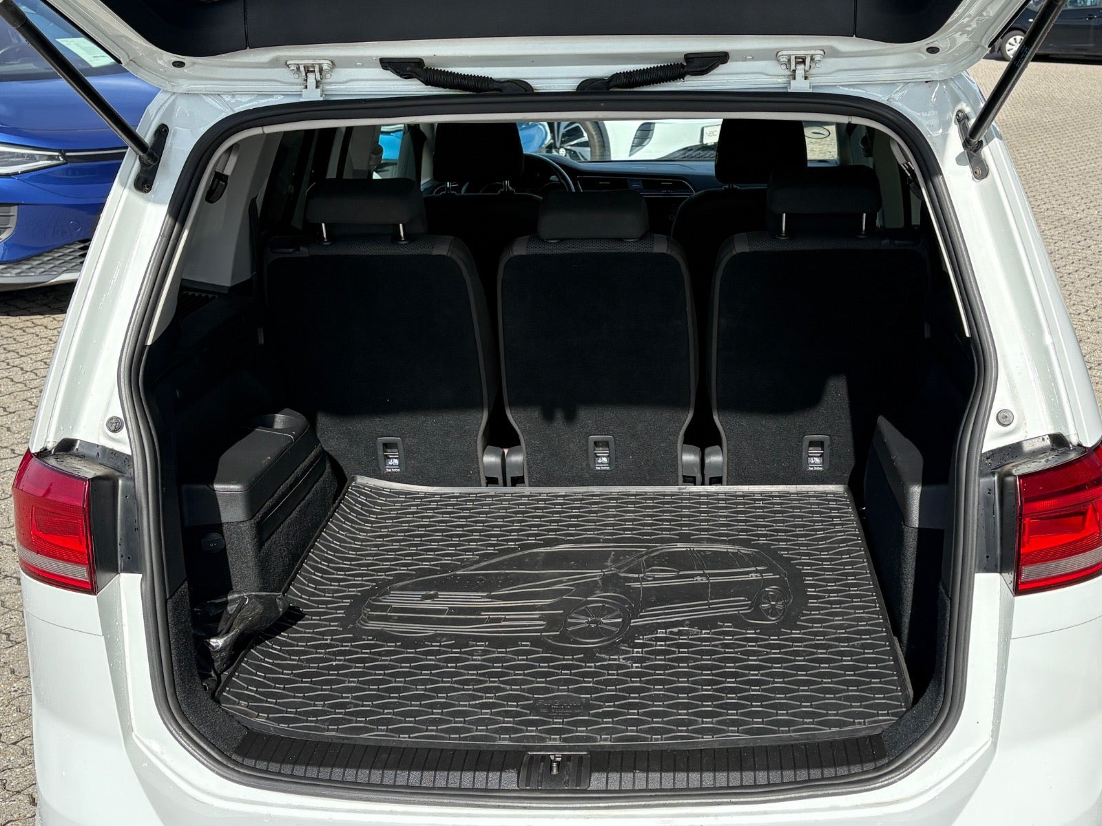 Hvid VW Touran fra 2018