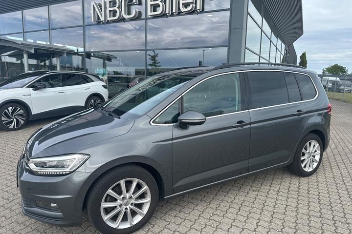Grå VW Touran fra 2020