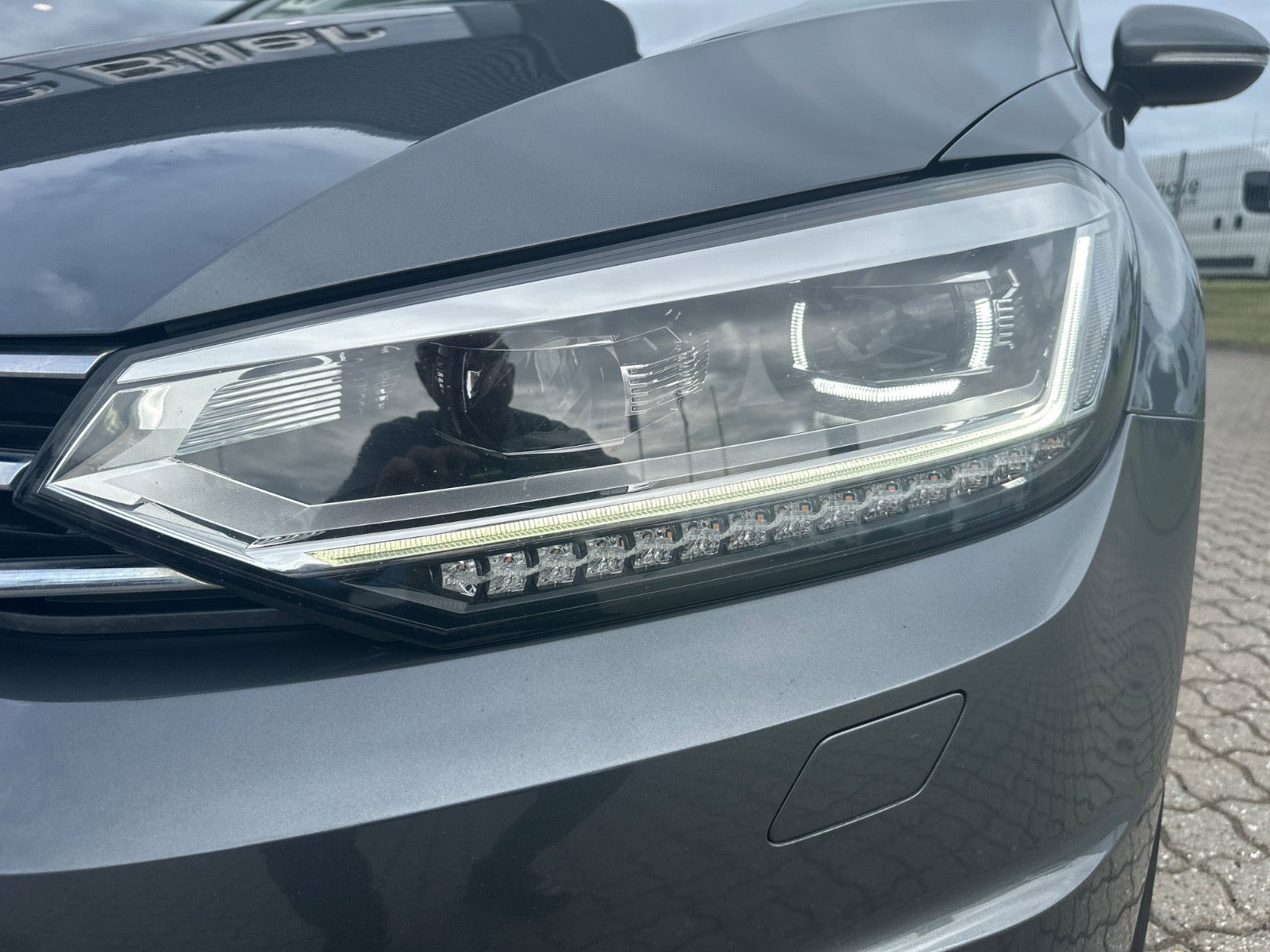 Grå VW Touran fra 2020
