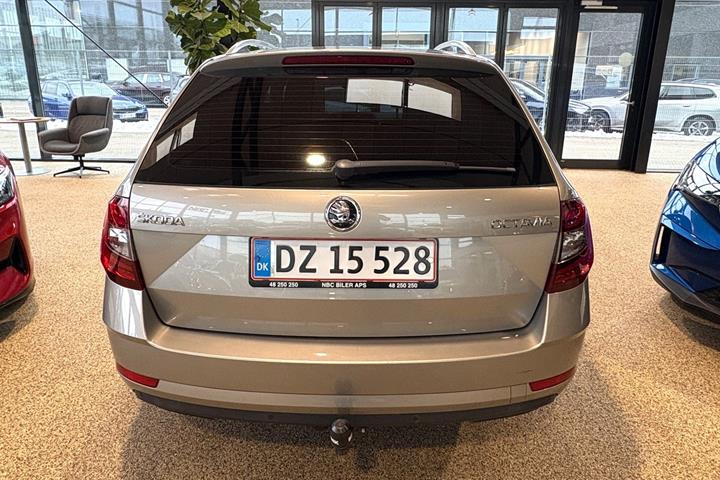 Sølv Skoda Octavia fra 2017