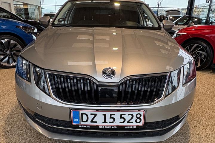 Sølv Skoda Octavia fra 2017