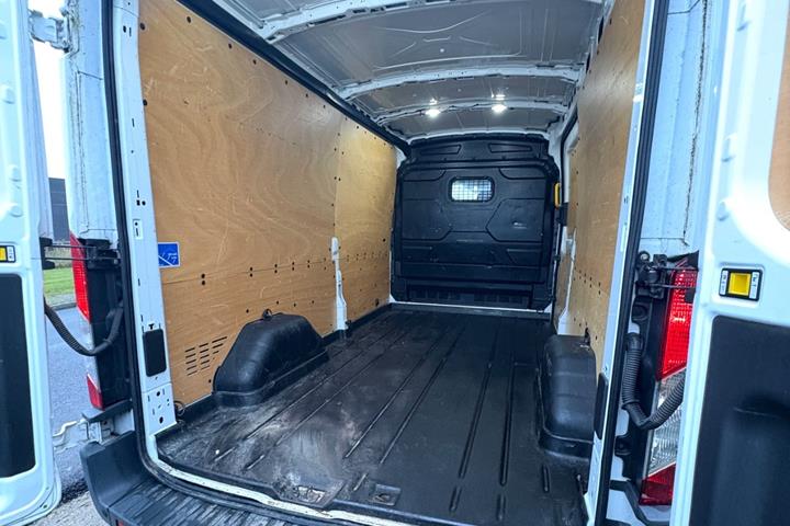 Hvid Ford Transit Custom 310 L2 fra 2018