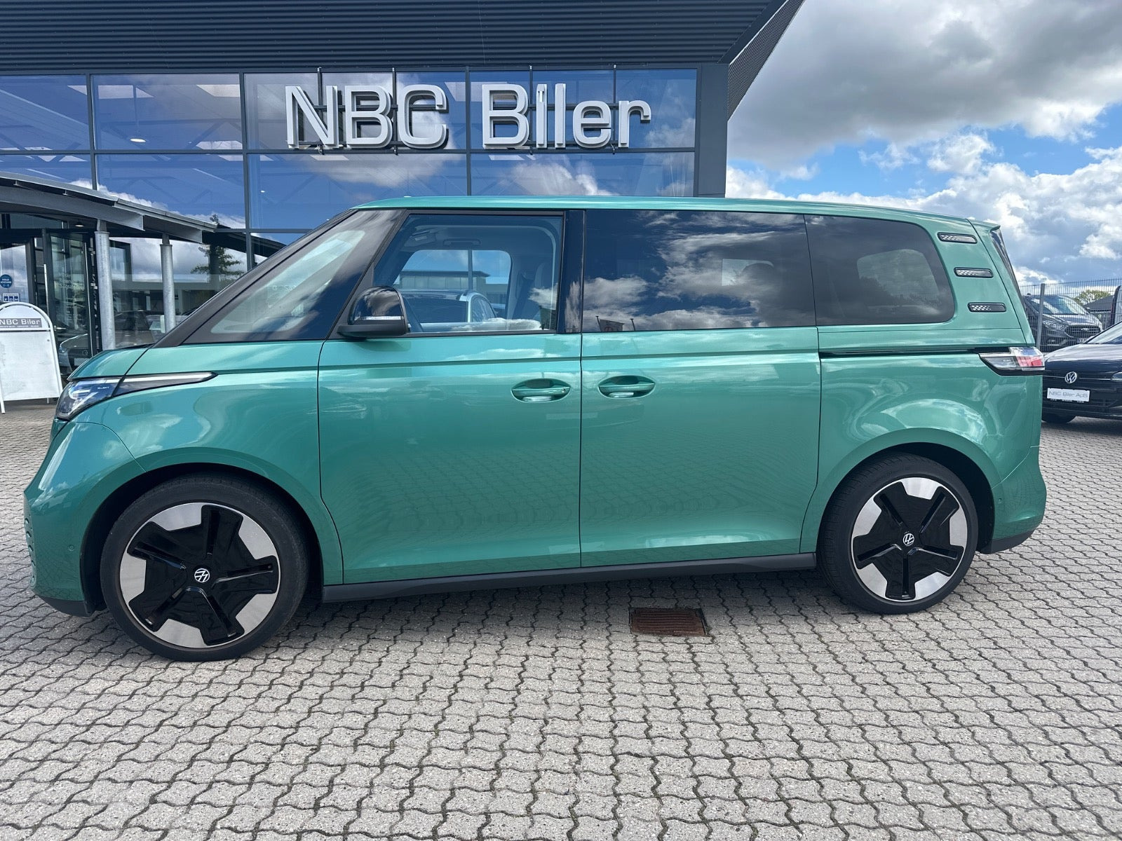 Grøn VW ID.Buzz fra 2023