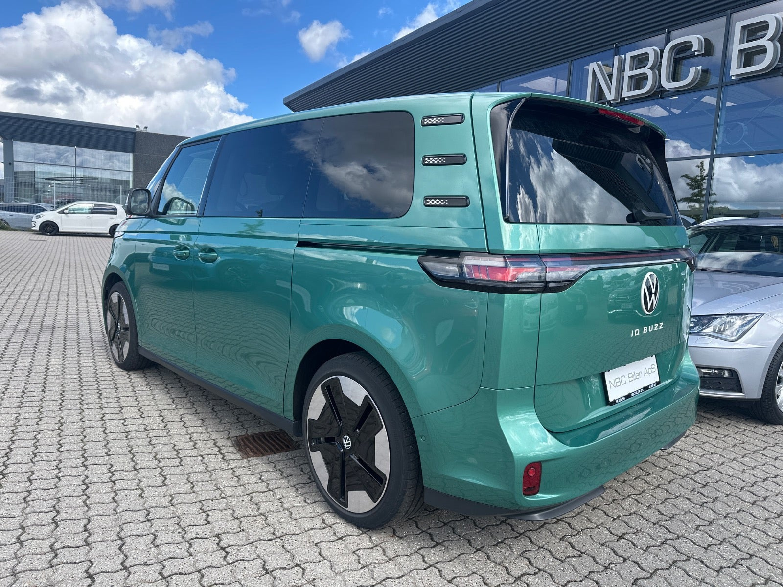 Grøn VW ID.Buzz fra 2023