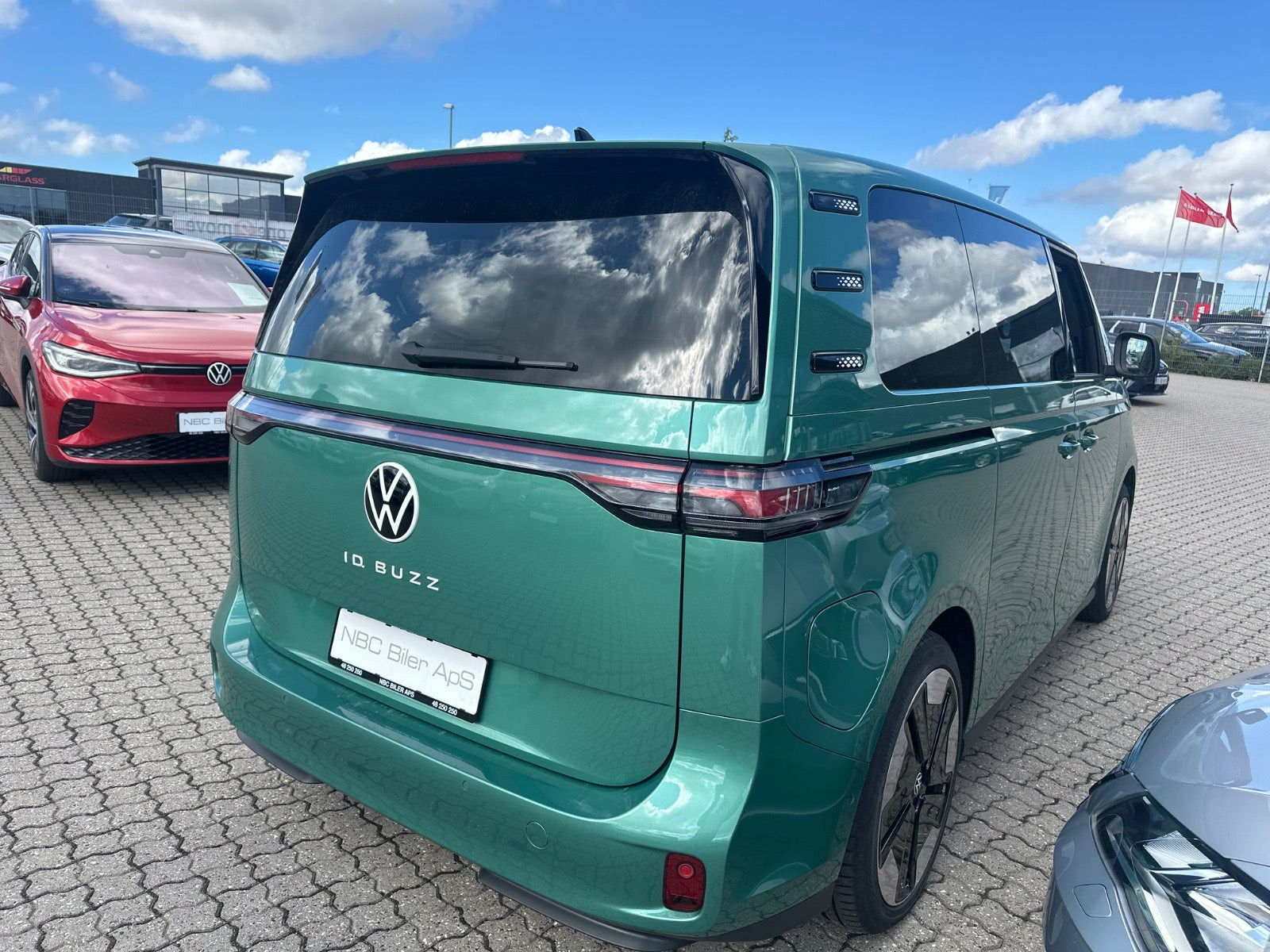 Grøn VW ID.Buzz fra 2023