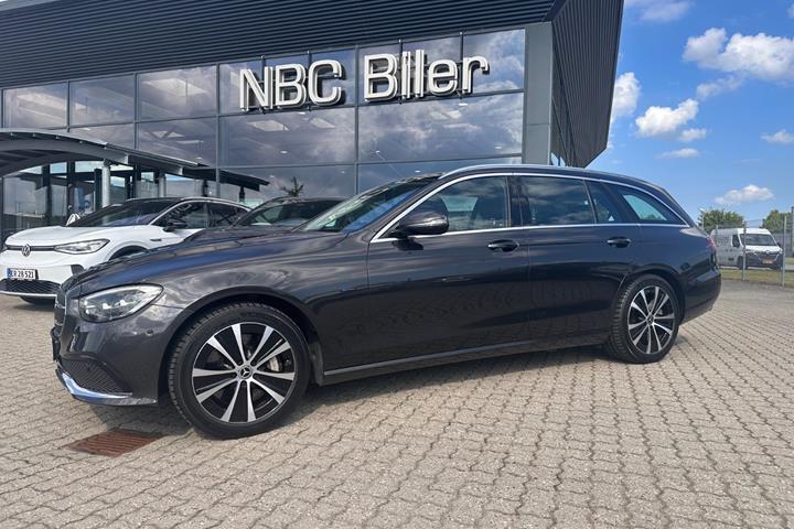 Grå Mercedes E300 de fra 2021