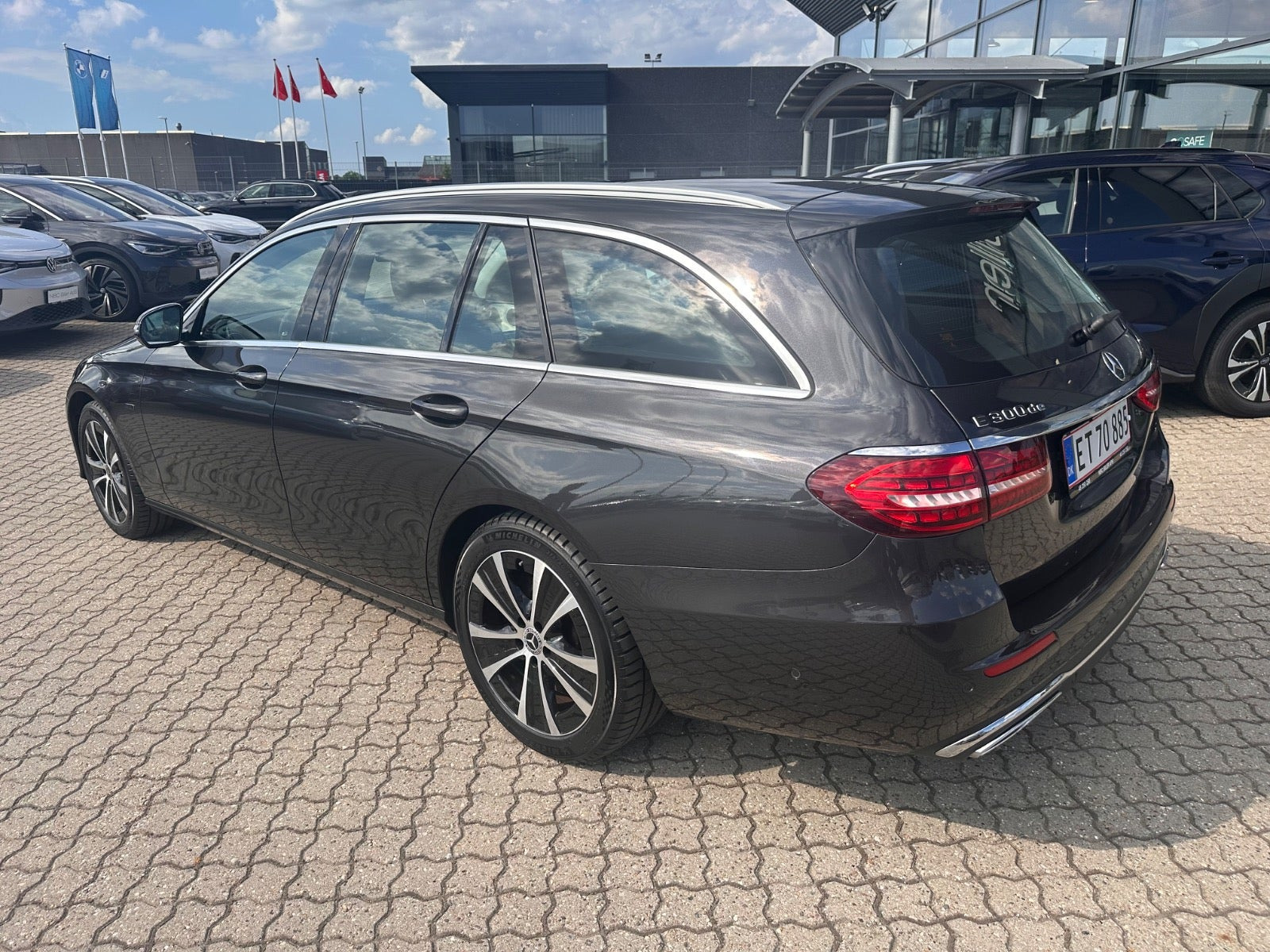 Grå Mercedes E300 de fra 2021