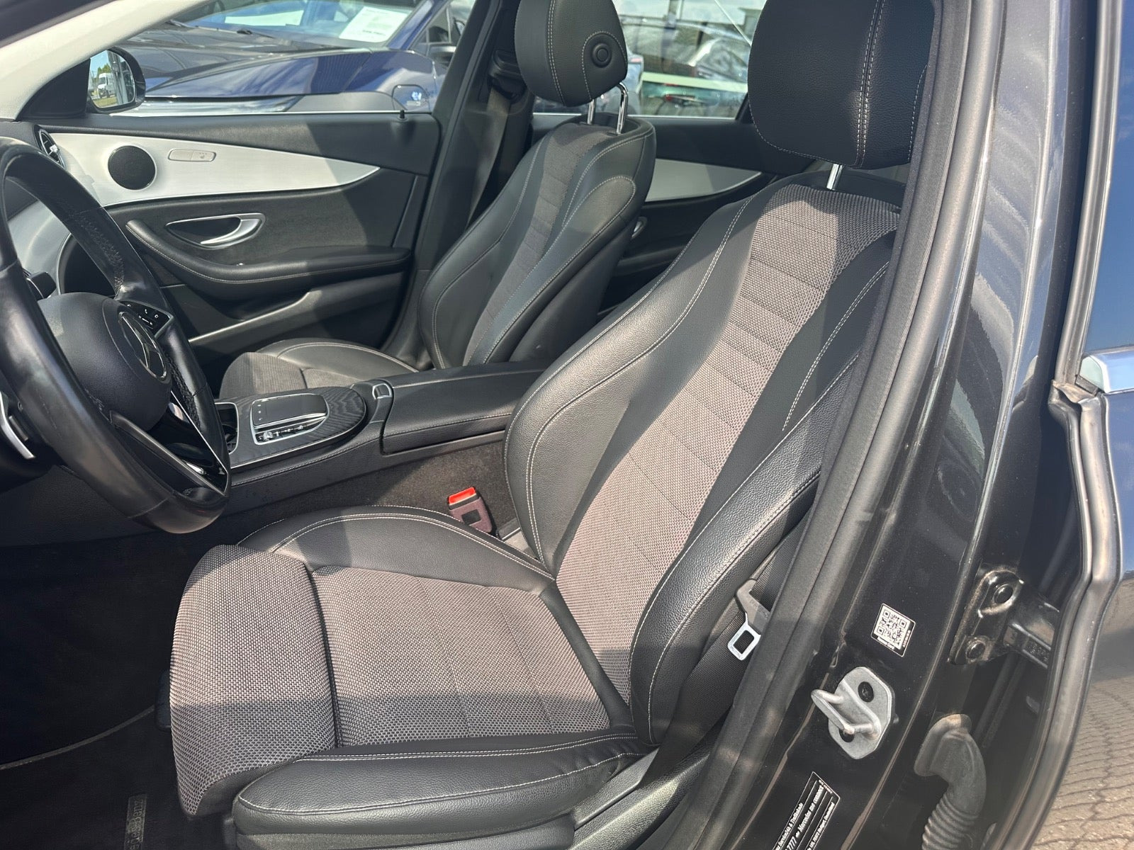 Grå Mercedes E300 de fra 2021