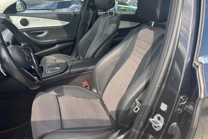Grå Mercedes E300 de fra 2021