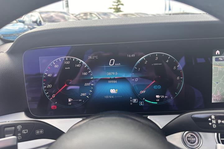 Grå Mercedes E300 de fra 2021