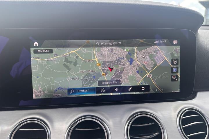 Grå Mercedes E300 de fra 2021