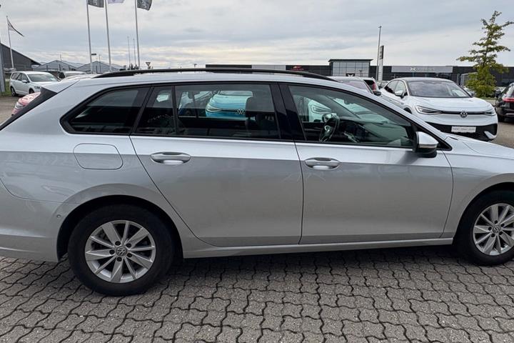 Sølv VW Golf VIII fra 2022