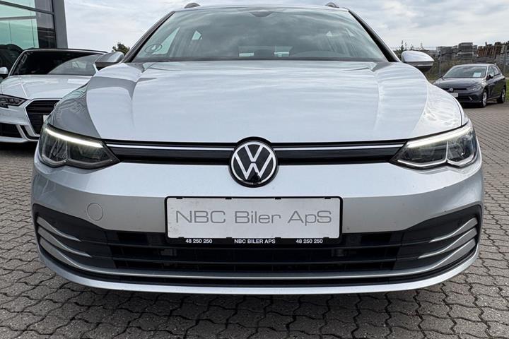 Sølv VW Golf VIII fra 2022
