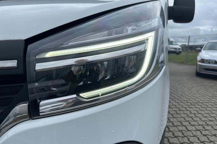 Hvid Renault Trafic T29 fra 2021
