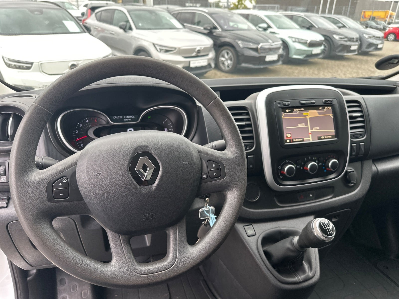 Hvid Renault Trafic T29 fra 2021