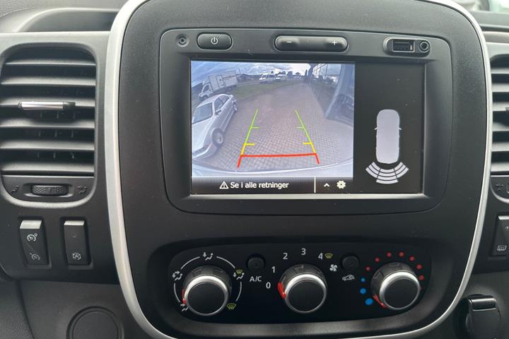 Hvid Renault Trafic T29 fra 2021
