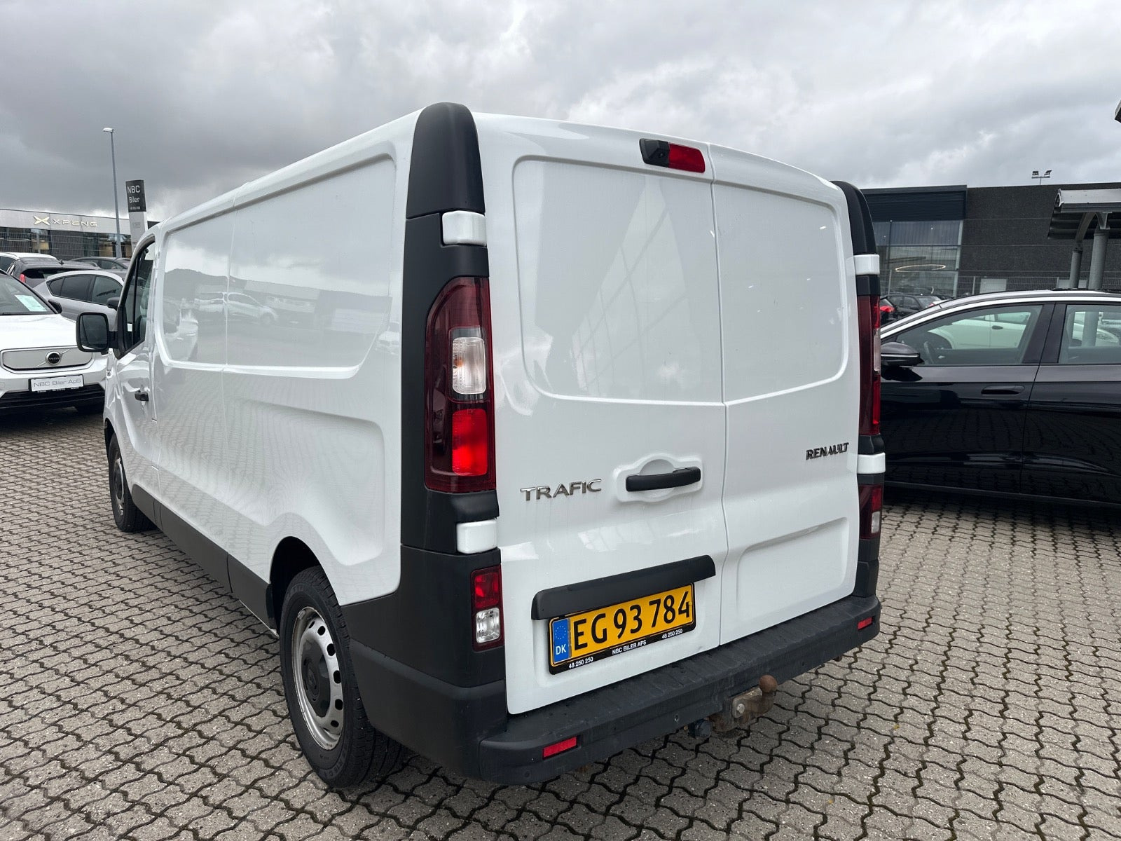 Hvid Renault Trafic T29 fra 2021