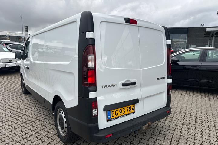 Hvid Renault Trafic T29 fra 2021