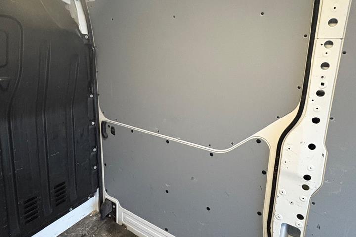 Hvid Renault Master IV T33 fra 2019