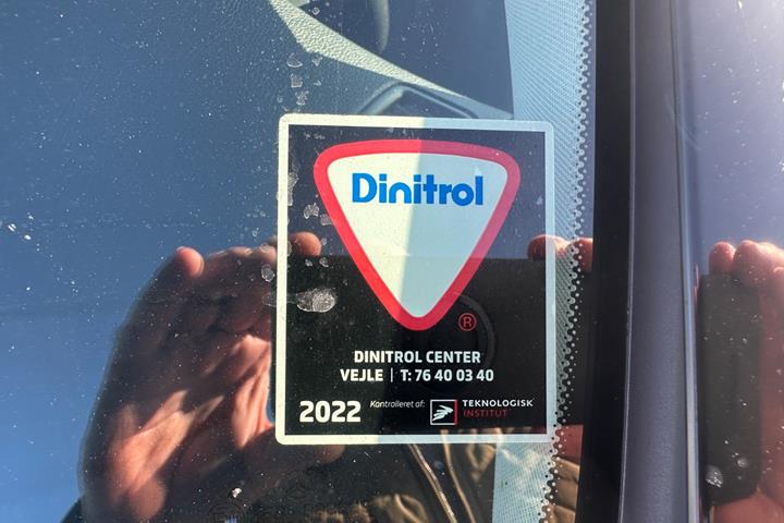 Sølv Mercedes C200 fra 2018